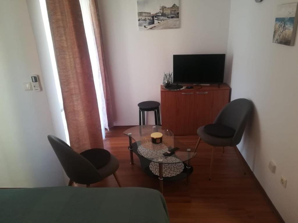Televisyen dan/atau pusat hiburan di Apartment Mareda