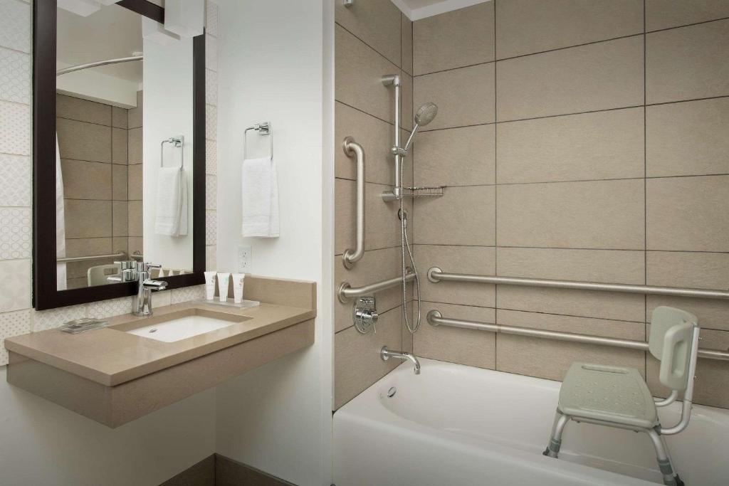 Country Inn & Suites by Radisson, Seattle-Tacoma International Airport, WA photo
