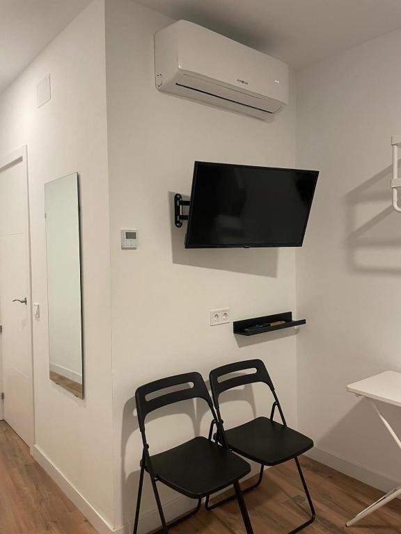 TV a/nebo společenská místnost v ubytování Hostal Arenal Madrid