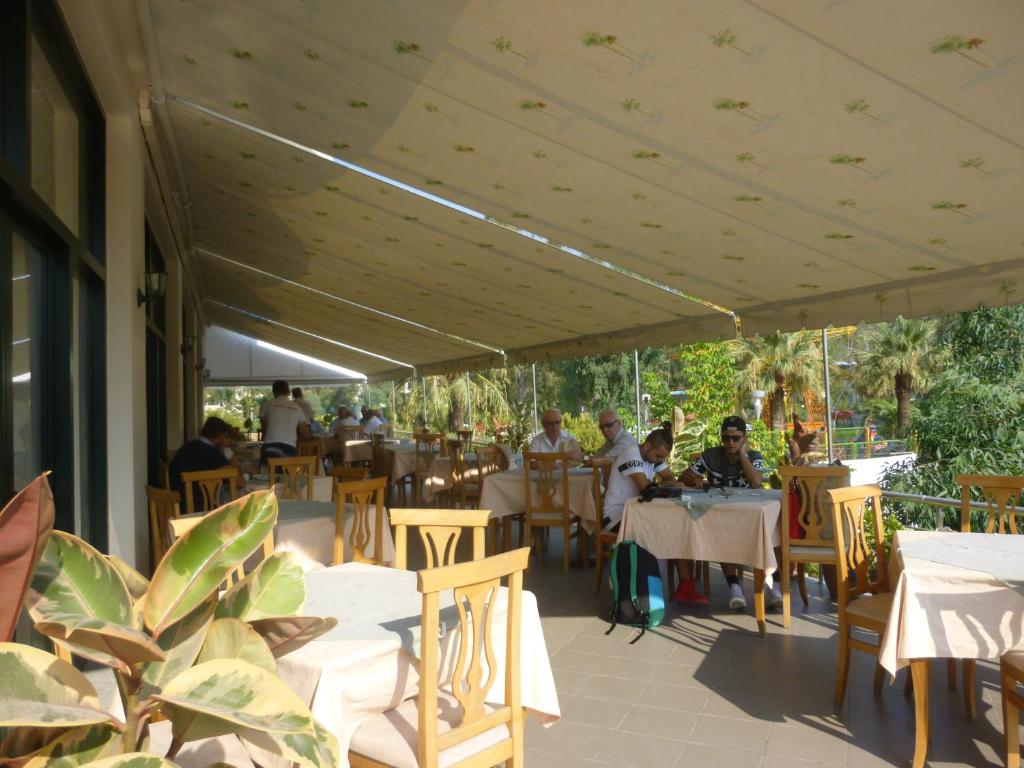 Restaurace v ubytování Hotel Rossi
