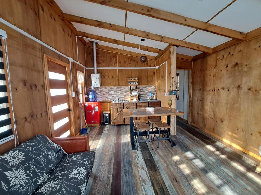 a living room with a table and a couch at Cabaña Trafún in Cochrane