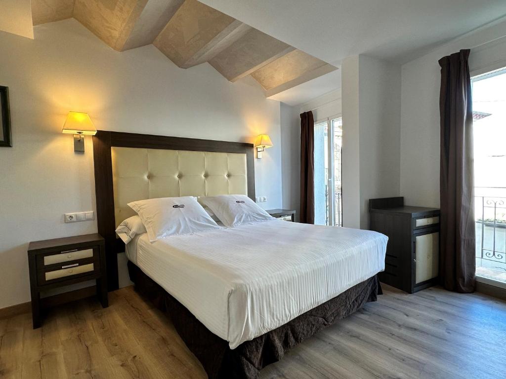 Postel nebo postele na pokoji v ubytování Antídoto Rooms Zocodover Check-in on line
