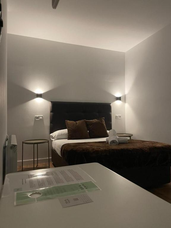 Postel nebo postele na pokoji v ubytování Hostal Arenal Madrid