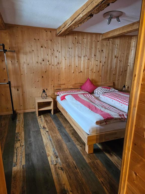 Postel nebo postele na pokoji v ubytování Hotel Madrisajoch