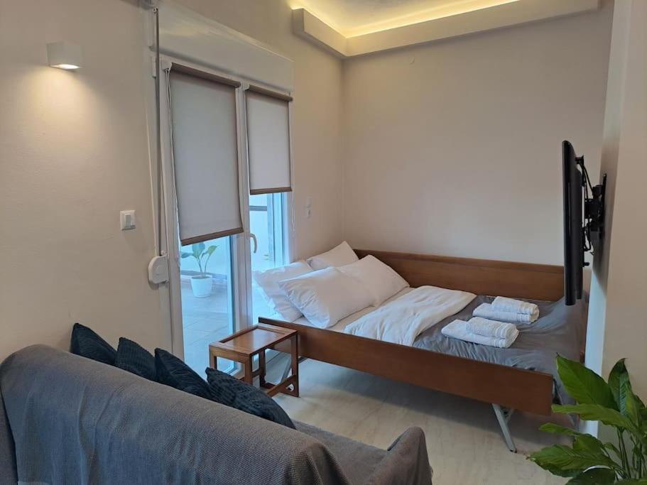 Postel nebo postele na pokoji v ubytování ParkView Central Apartment - Xanthi