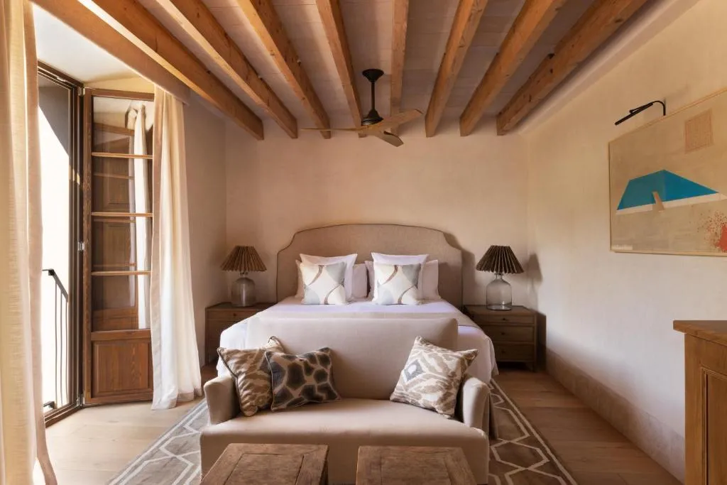 Double or Twin Room with Mountain View