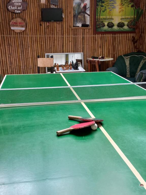 Instalaciones para jugar al ping pong en Los Tres Leones o alrededores