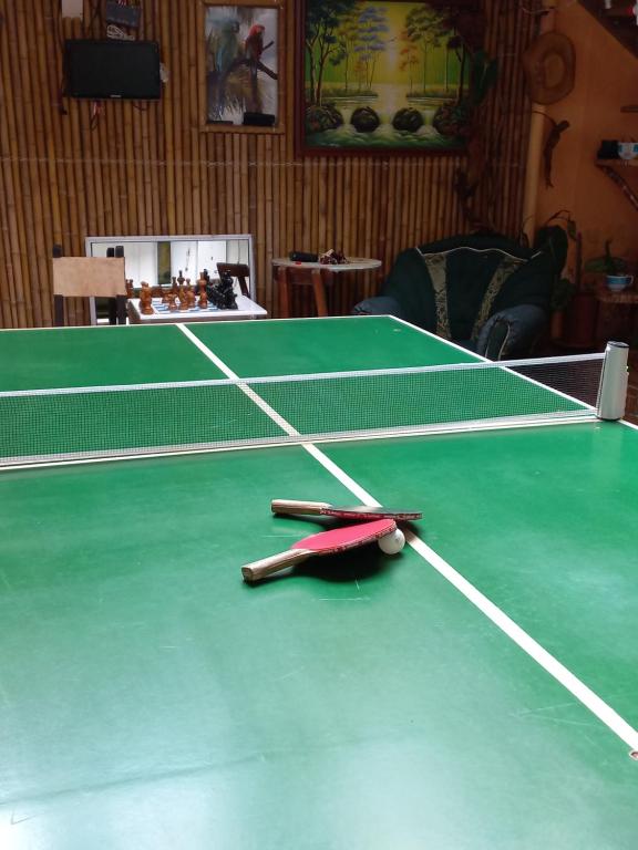 Instalaciones para jugar al ping pong en Los Tres Leones o alrededores