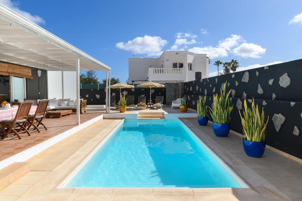 Bazén v ubytování Villa Golf Lanzarote nebo v jeho okolí