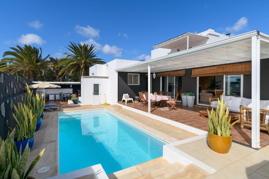 Bazén v ubytování Villa Golf Lanzarote nebo v jeho okolí