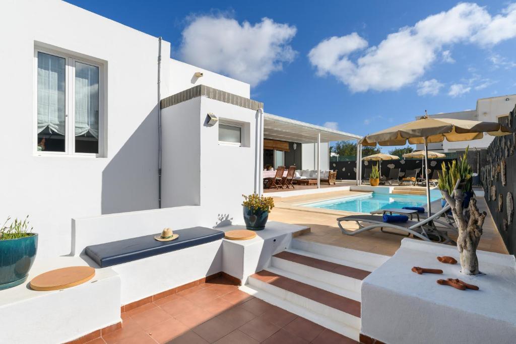 Bazén v ubytování Villa Golf Lanzarote nebo v jeho okolí