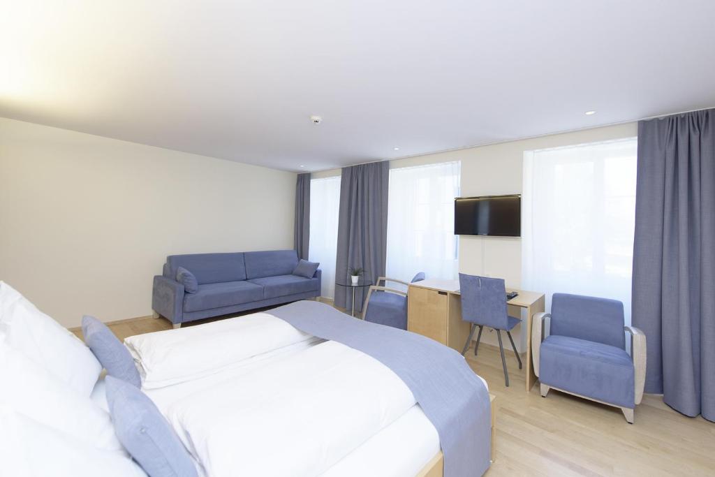 TV a/nebo společenská místnost v ubytování Hotel Engel