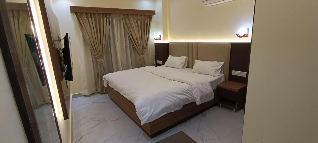 Postel nebo postele na pokoji v ubytování The Banaras Hotel
