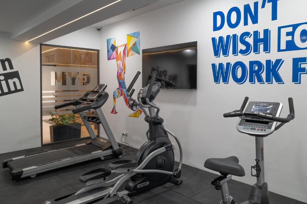 Fitness centrum a/nebo fitness zařízení v ubytování Portside Lodge