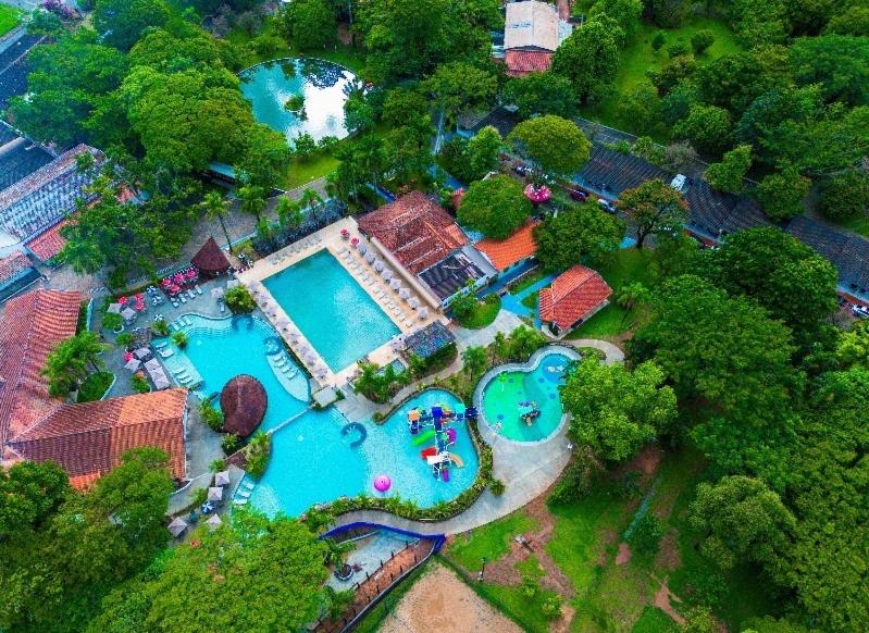 an overhead view of a swimming pool at a resort at Resort Fazenda Sao João in São Pedro