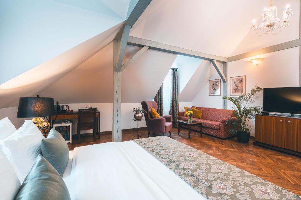 Telewizja i/lub zestaw kina domowego w obiekcie Appia Hotel Residences