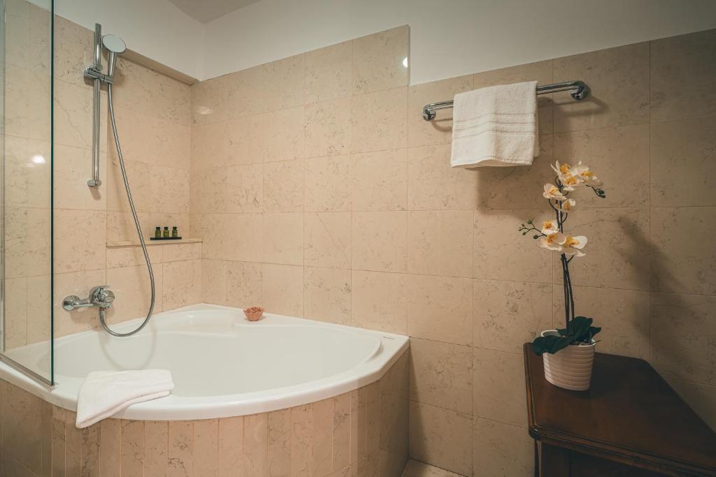 Appia Hotel Residences - 12