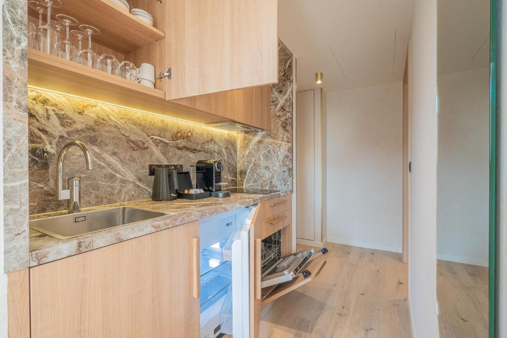 Yuna Porte-Maillot - ApartHotel photo