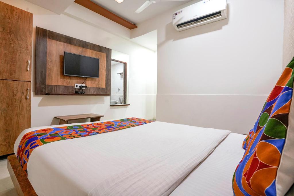 Postel nebo postele na pokoji v ubytování FabHotel Galaxy I