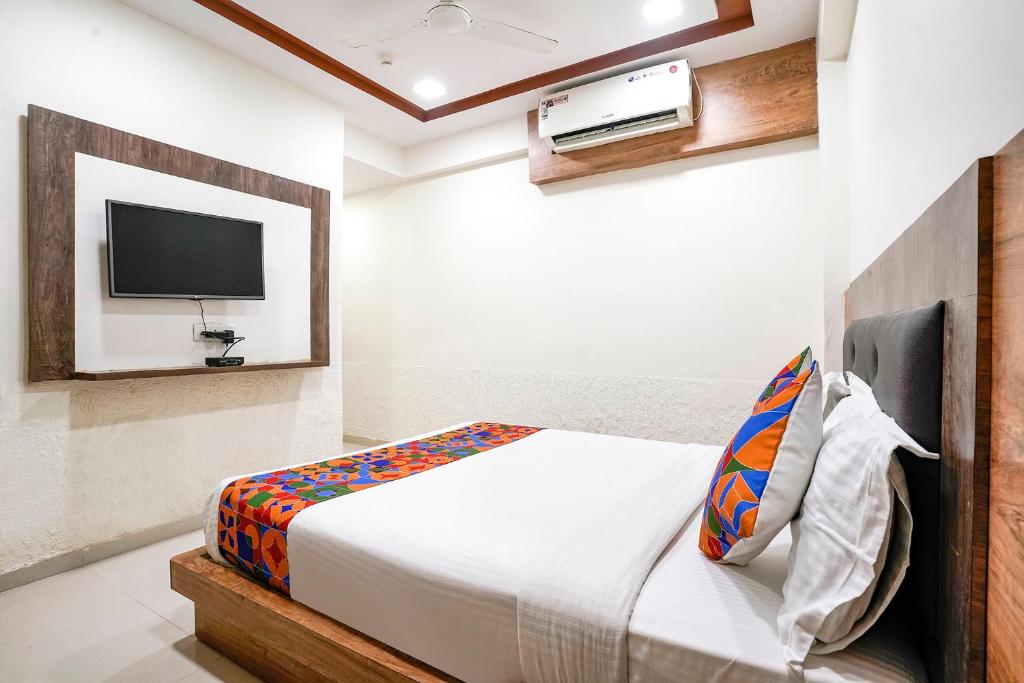 TV a/nebo společenská místnost v ubytování FabHotel Galaxy I
