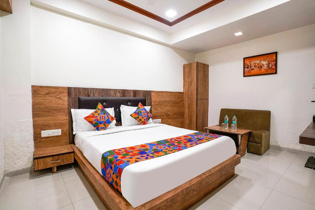 Postel nebo postele na pokoji v ubytování FabHotel Galaxy I