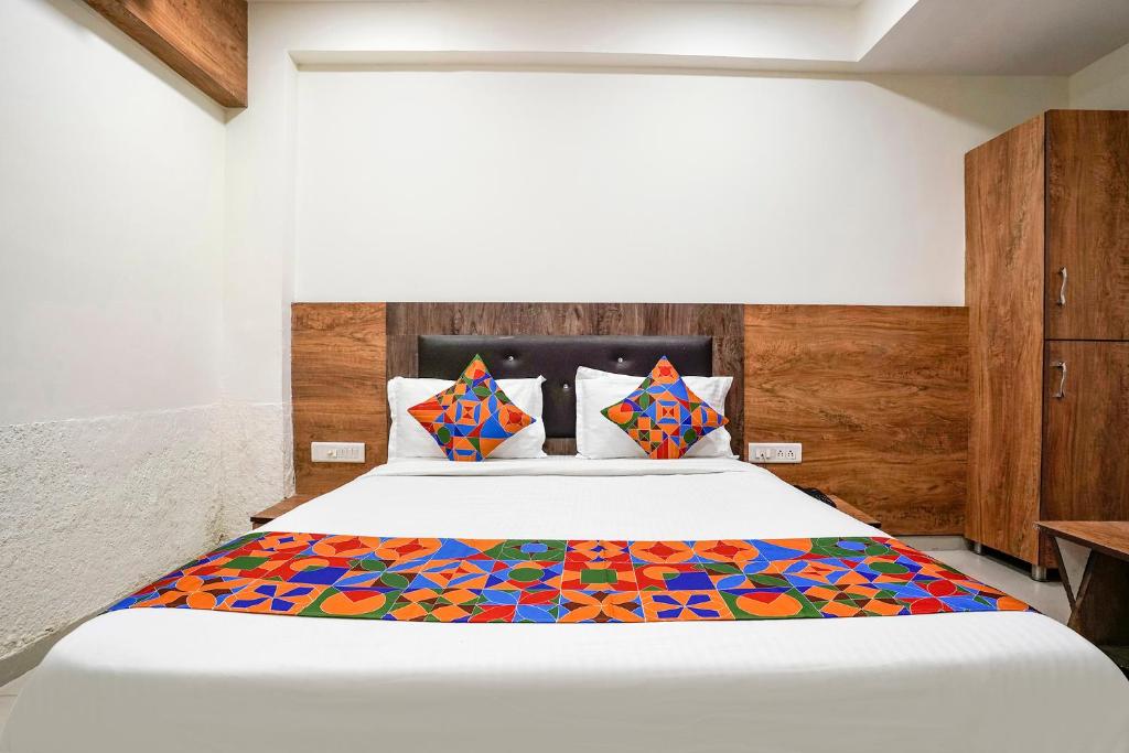 Postel nebo postele na pokoji v ubytování FabHotel Galaxy I