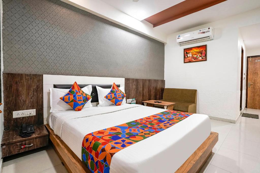 Postel nebo postele na pokoji v ubytování FabHotel Galaxy I