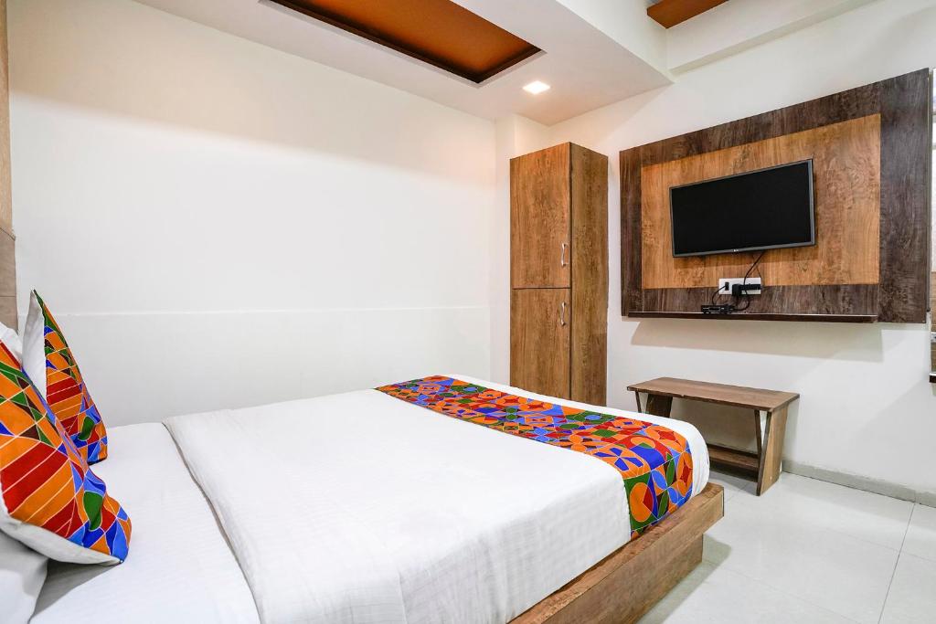 TV a/nebo společenská místnost v ubytování FabHotel Galaxy I