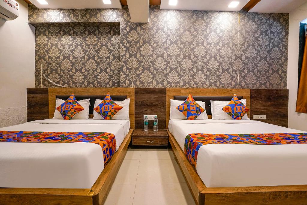 Postel nebo postele na pokoji v ubytování FabHotel Galaxy I