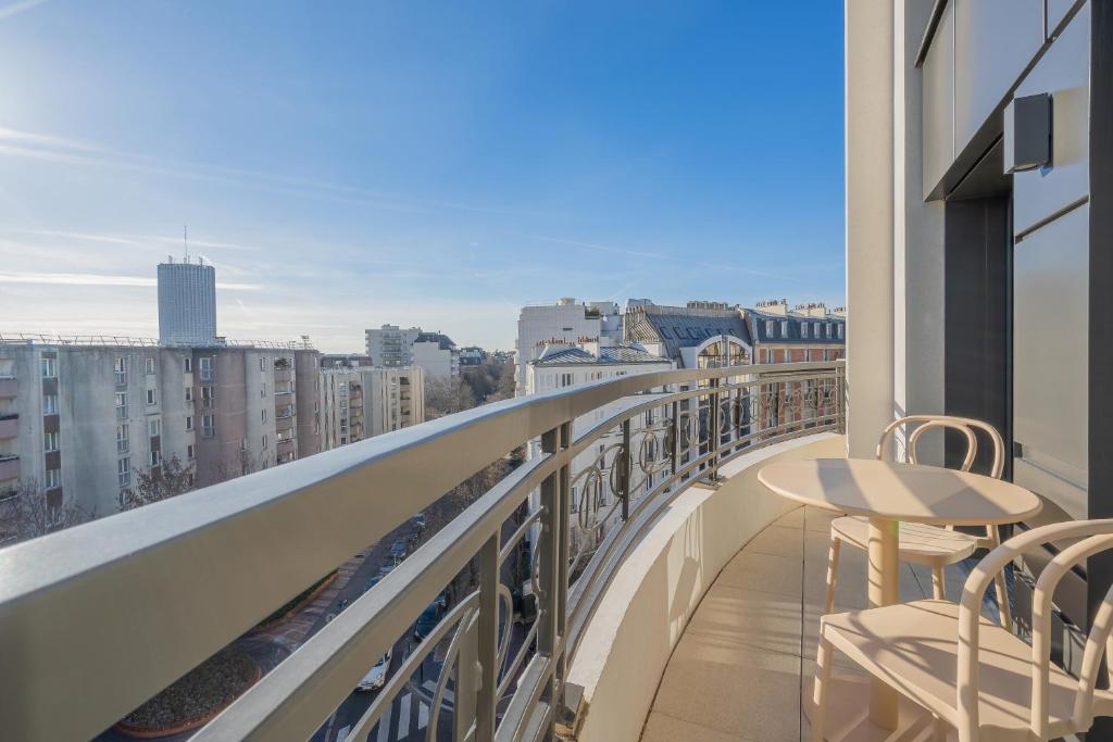 Yuna Porte-Maillot - ApartHotel photo