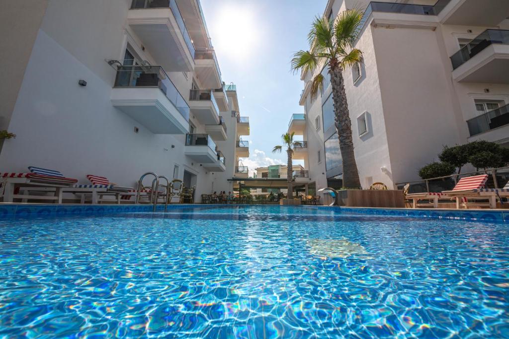 Bazén v ubytování Hotel Sole Mare nebo v jeho okolí