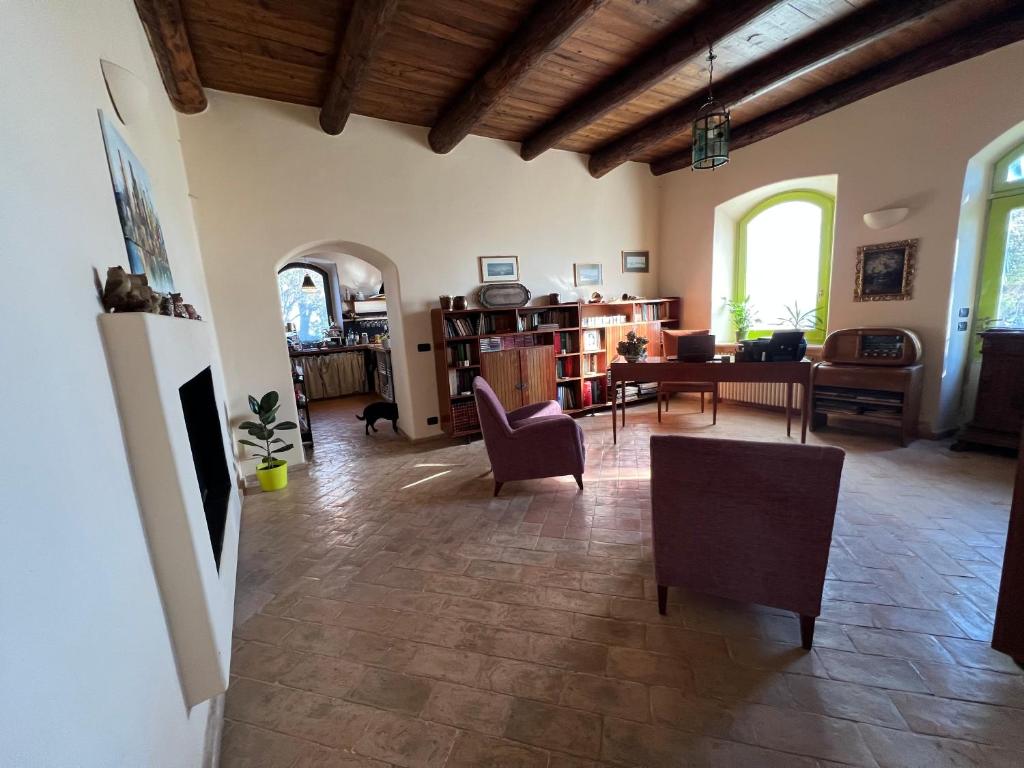 Posedenie v ubytovaní Panoramic villa with pool