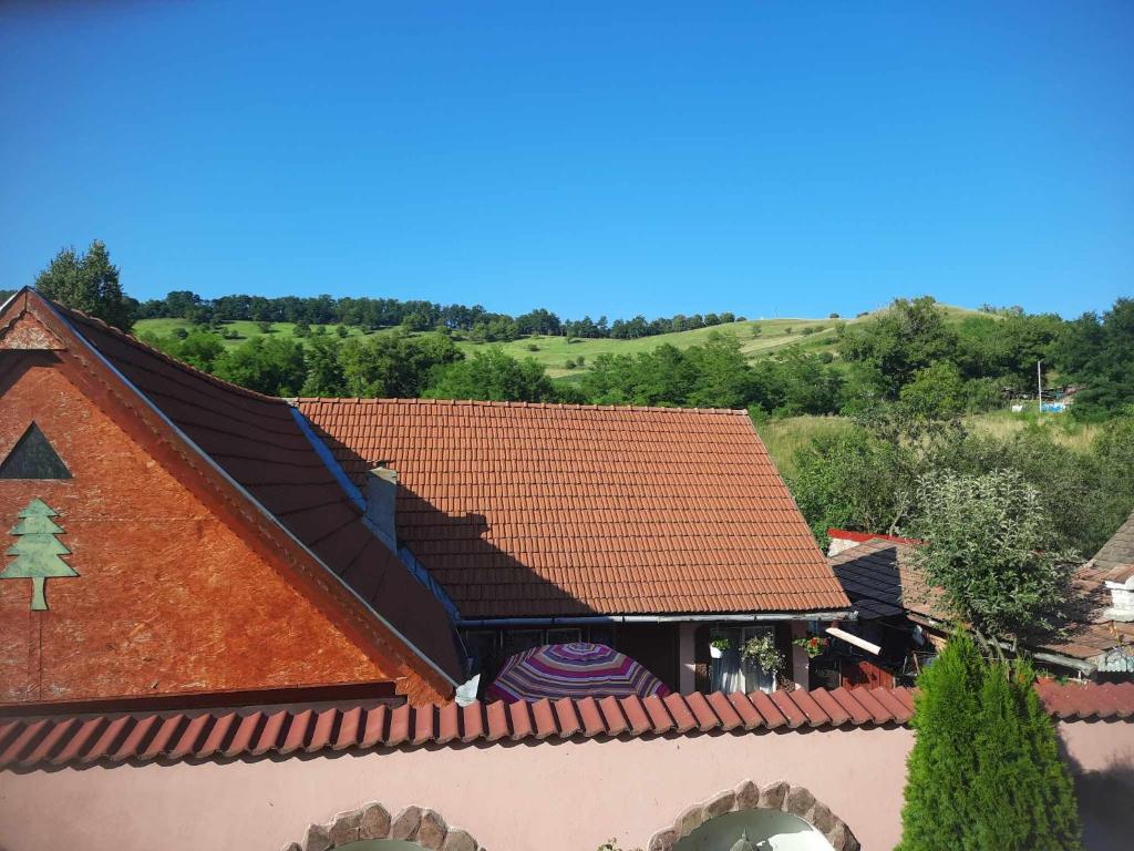 uma vista superior de um edifício com um telhado laranja em Casa de vis Miriam 
