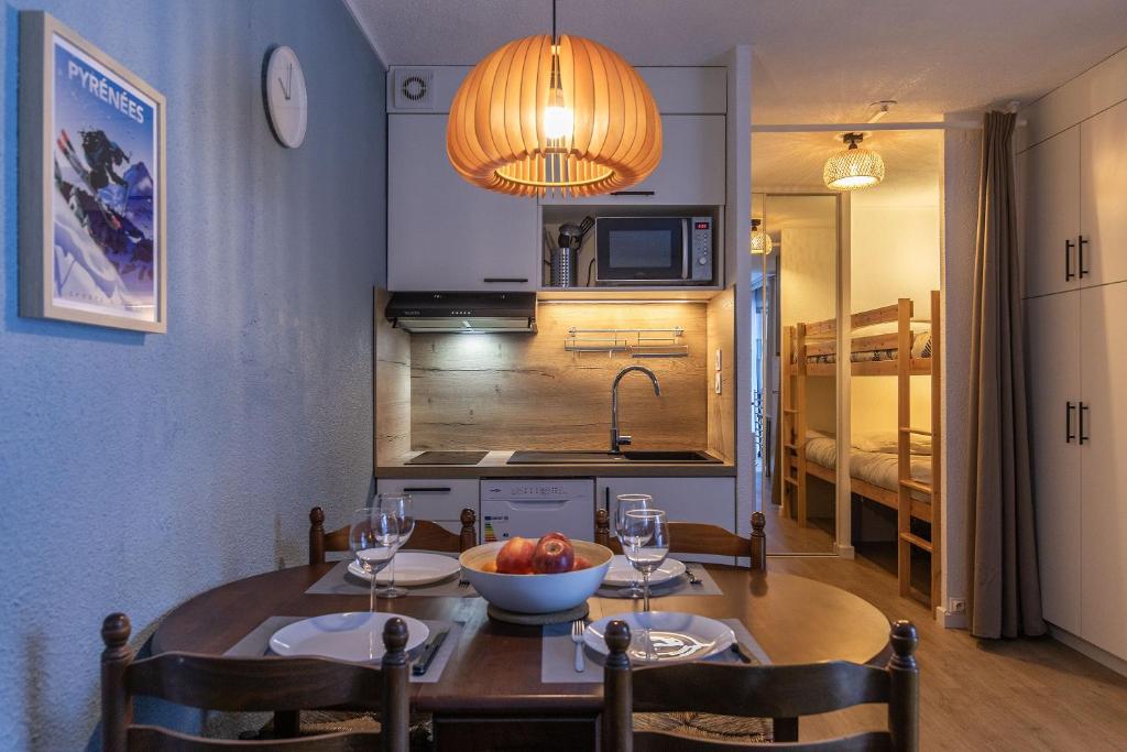 Kuchyň nebo kuchyňský kout v ubytování Le Bastan - Appt pour 4 avec Jardin