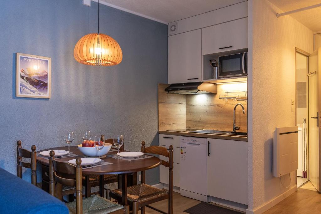 Kuchyň nebo kuchyňský kout v ubytování Le Bastan - Appt pour 4 avec Jardin