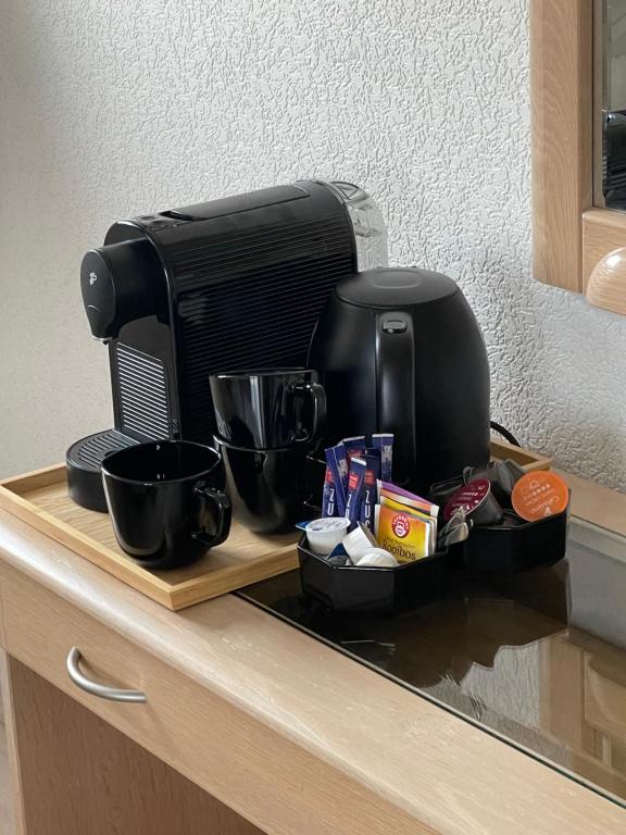 Příslušenství pro přípravu čaje a kávy v ubytování Gasthaus Hubertus
