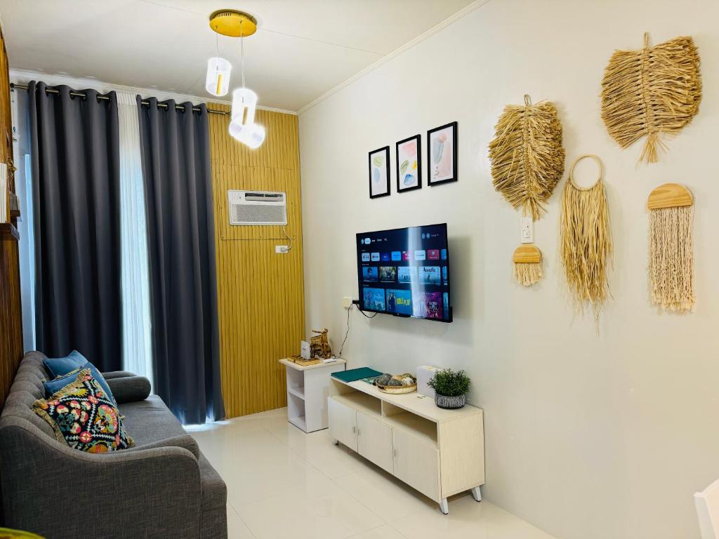1 Bedroom Suite Condo with Balcony, Swimming Pool and Gym 6