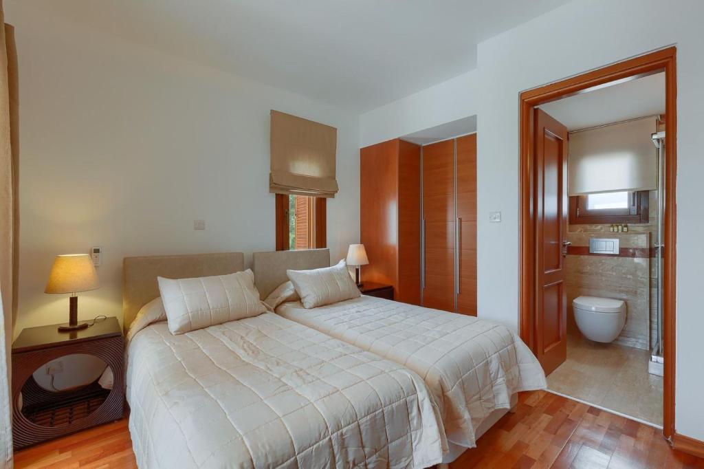 Aphrodite Hills Superior Villas Superior Villa 0135 Air Conditioning 5 Bedrooms Paphos