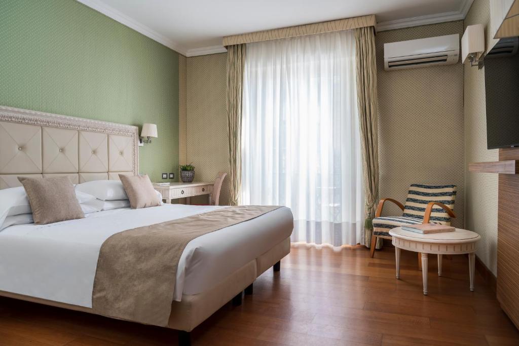 Postel nebo postele na pokoji v ubytování Grand Hotel Terme & SPA - Chianciano