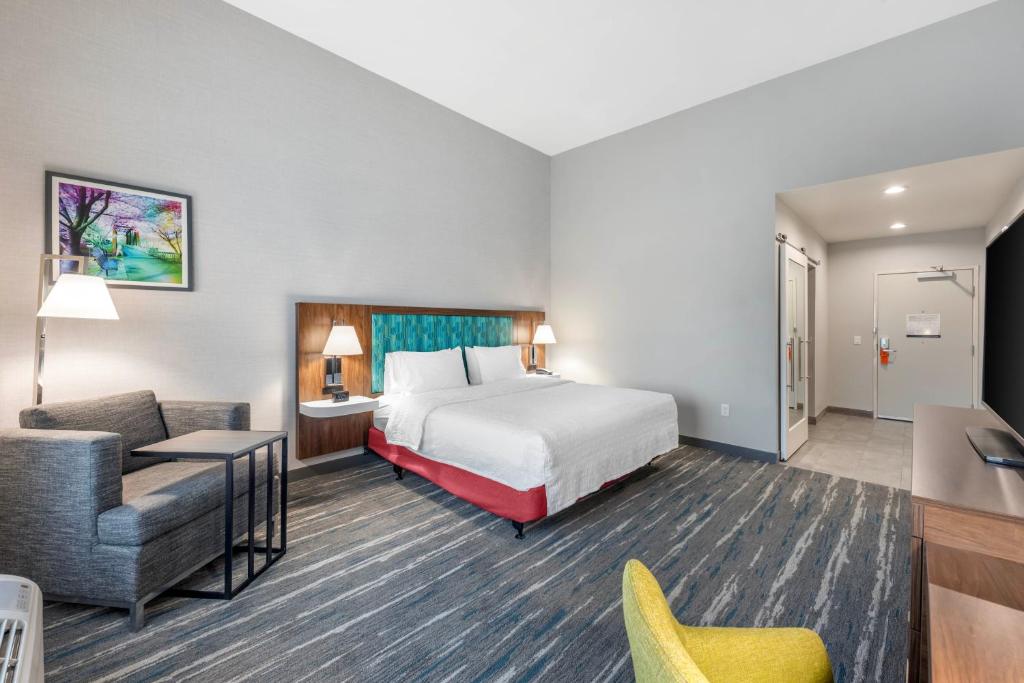 A bed or beds in a room at Hampton Inn Harker Heights