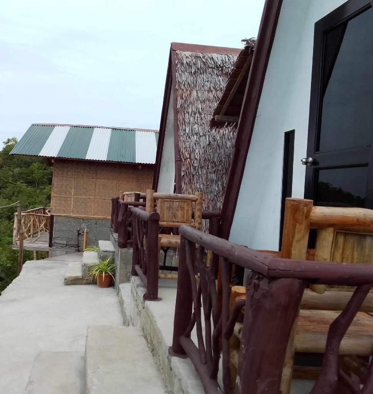 Balkón nebo terasa v ubytování Thornton's Sea View Cafe & Guesthouse