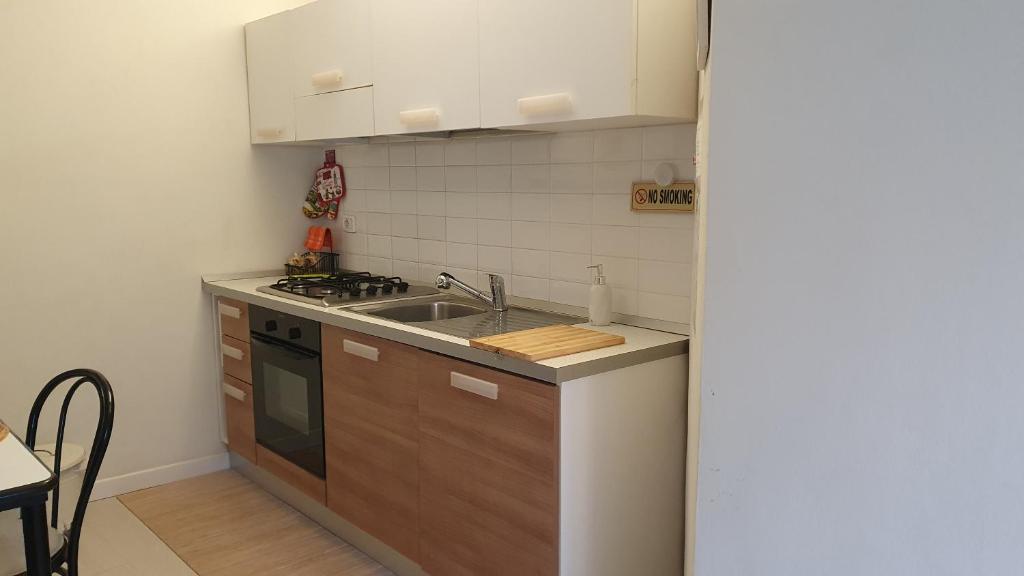 Kuchnia lub aneks kuchenny w obiekcie Sotto Le Stelle Home - una Baita in città