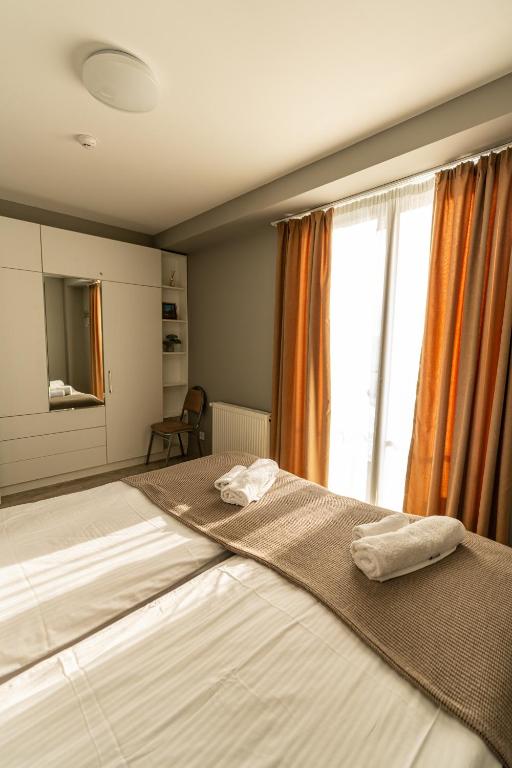 Postel nebo postele na pokoji v ubytování Double Rooms in New Gudauri, Loft 2, 247