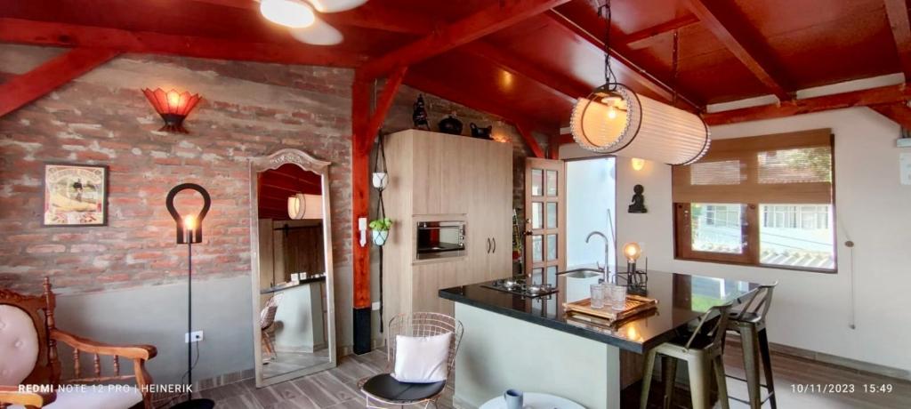 Una cocina o zona de cocina en My Suite with views of Cali