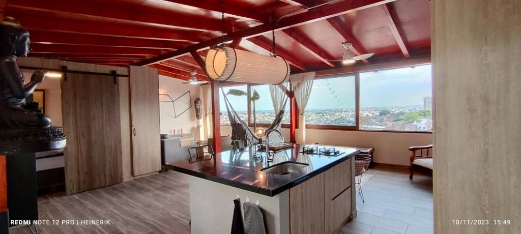 Una cocina o zona de cocina en My Suite with views of Cali