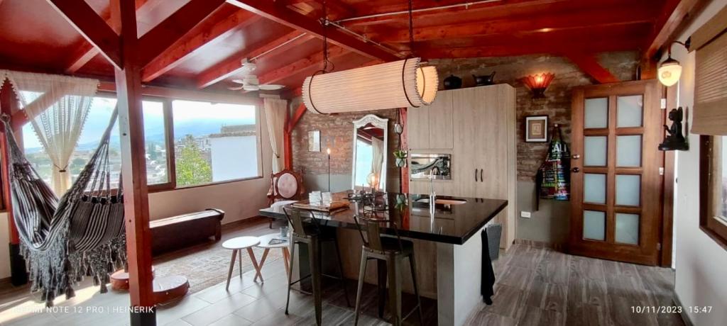 Una cocina o zona de cocina en My Suite with views of Cali