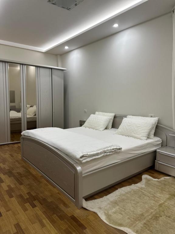 Dry Lake Apartment - Image 2