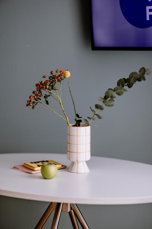 THE FLAG München M. - Resim 12