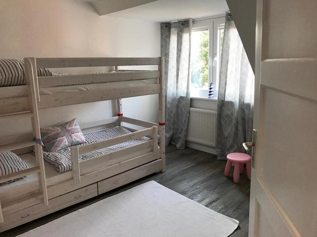 Двухъярусная кровать или двухъярусные кровати в номере Haus Cassiopeia Borkum