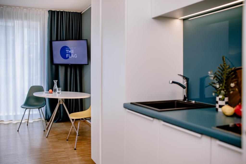 THE FLAG München M. - Resim 22